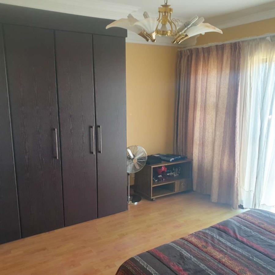 To Let 5 Bedroom Property for Rent in Silver Lakes Gauteng
