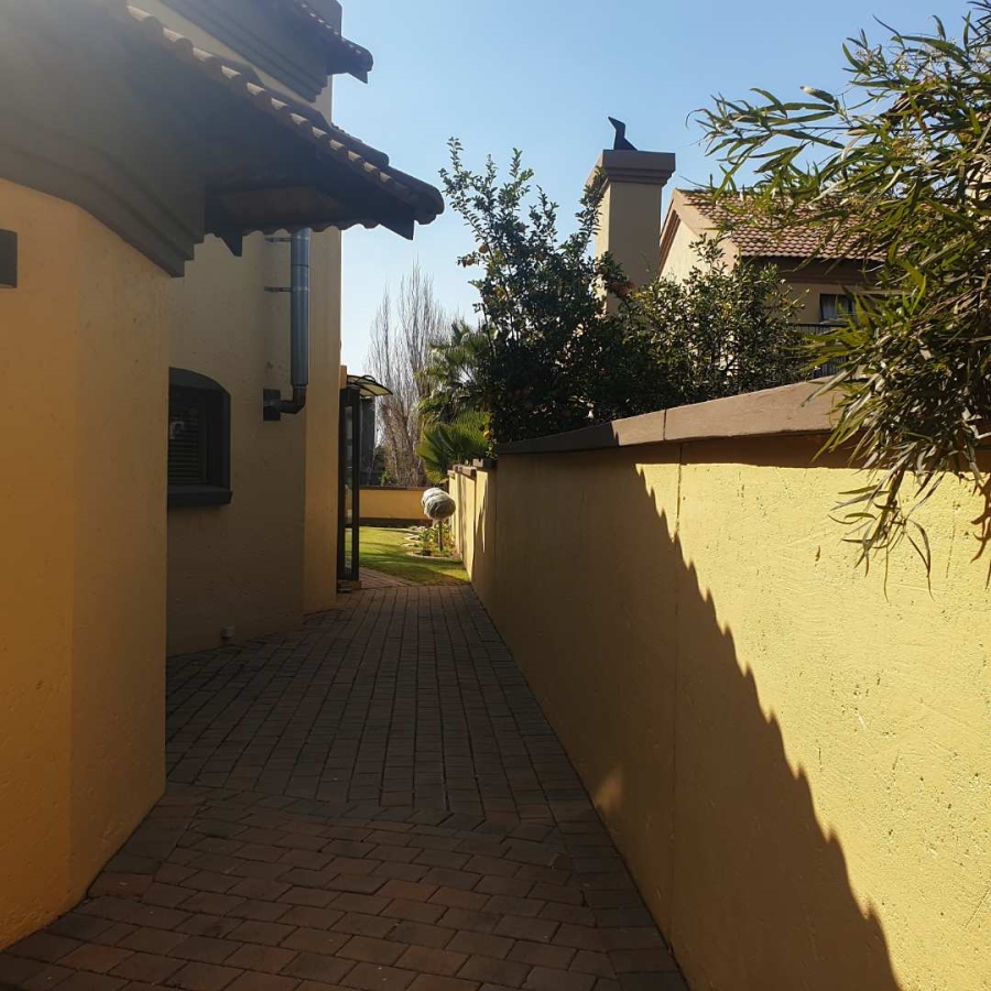 To Let 5 Bedroom Property for Rent in Silver Lakes Gauteng