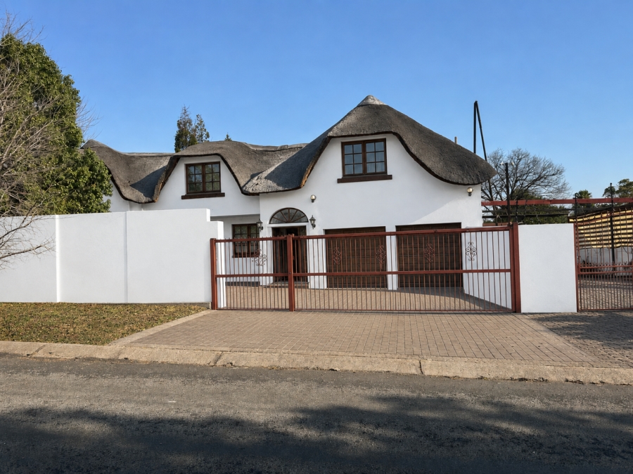 5 Bedroom Property for Sale in Brackenhurst Gauteng
