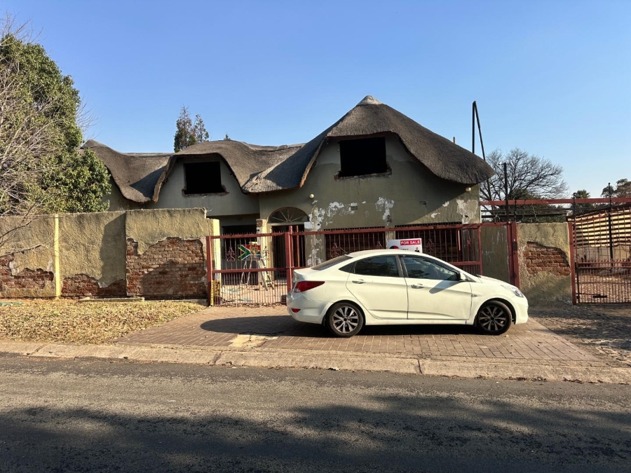 5 Bedroom Property for Sale in Brackenhurst Gauteng