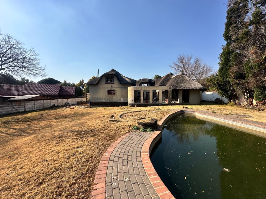 5 Bedroom Property for Sale in Brackenhurst Gauteng