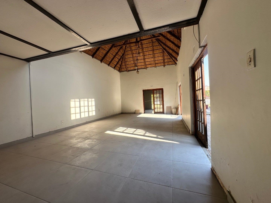 5 Bedroom Property for Sale in Brackenhurst Gauteng