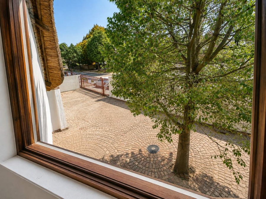 5 Bedroom Property for Sale in Brackenhurst Gauteng