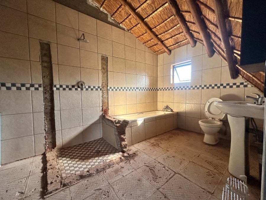 5 Bedroom Property for Sale in Brackenhurst Gauteng