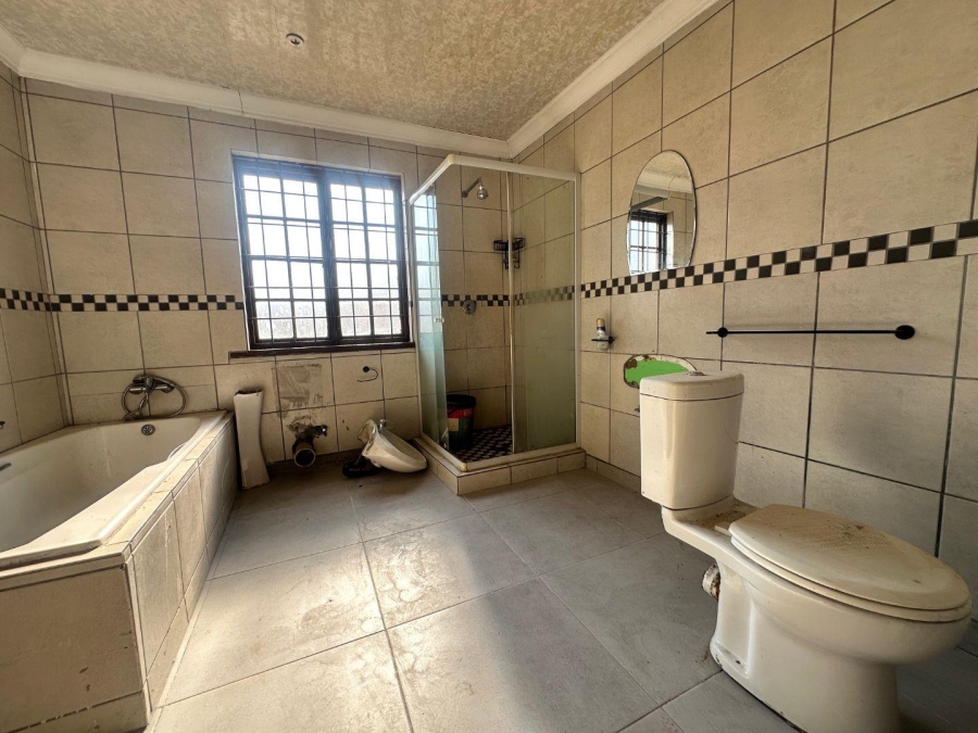 5 Bedroom Property for Sale in Brackenhurst Gauteng