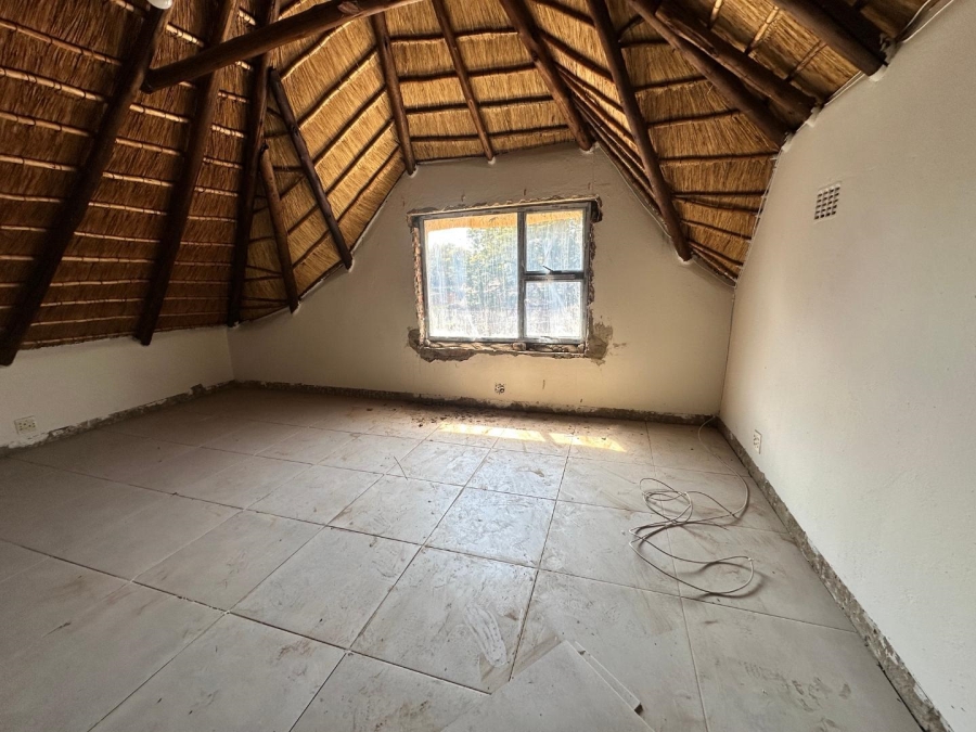 5 Bedroom Property for Sale in Brackenhurst Gauteng