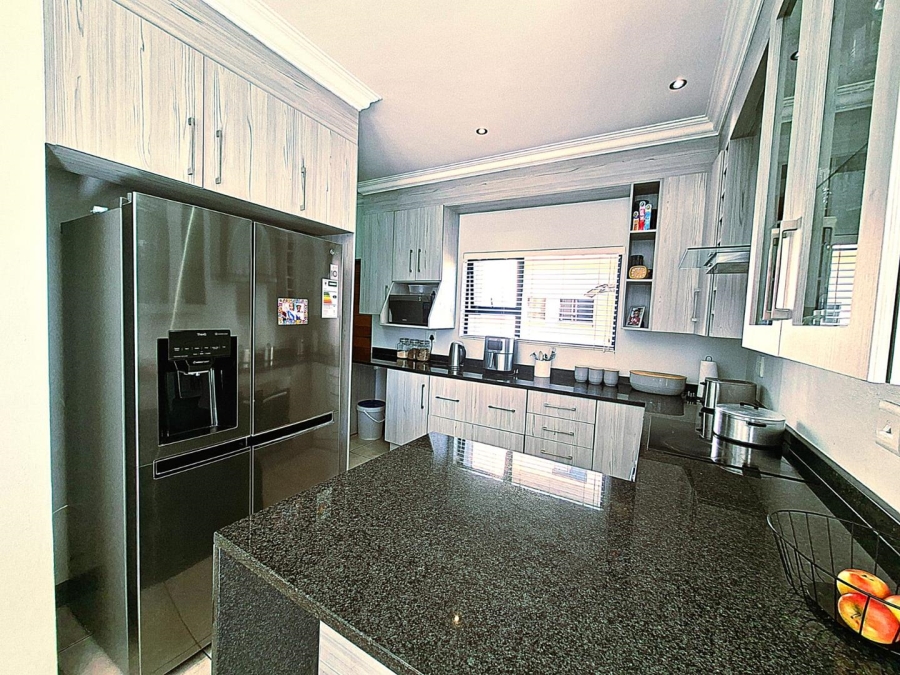 4 Bedroom Property for Sale in Pinehaven Gauteng