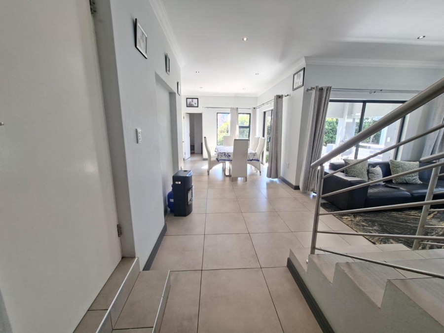 4 Bedroom Property for Sale in Pinehaven Gauteng