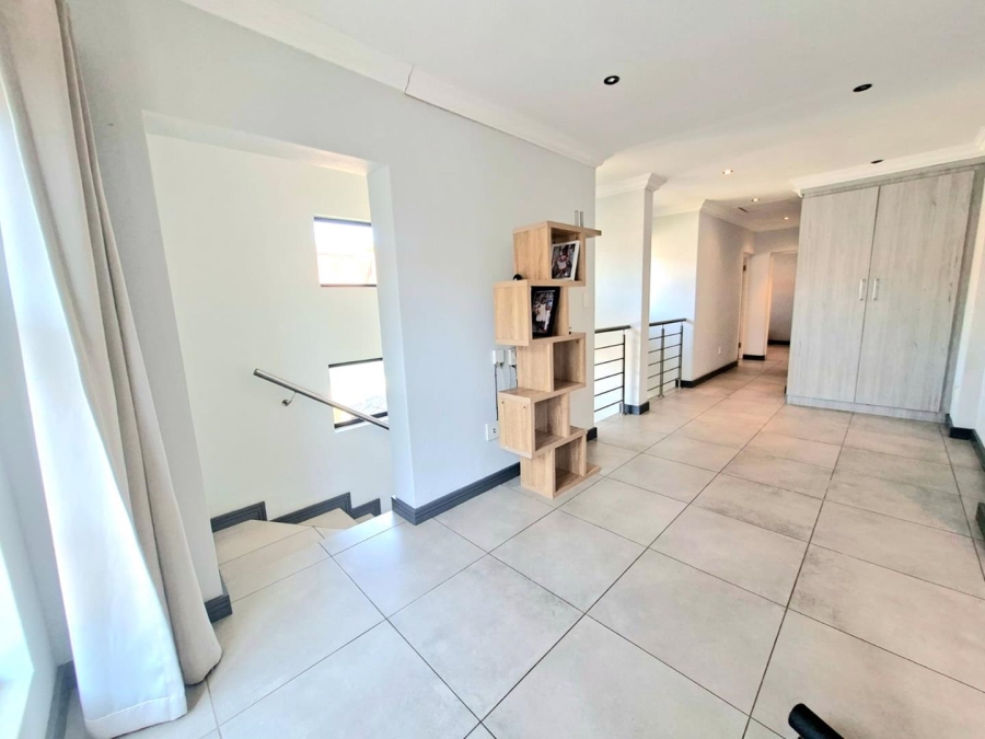 4 Bedroom Property for Sale in Pinehaven Gauteng