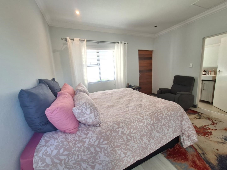 4 Bedroom Property for Sale in Pinehaven Gauteng