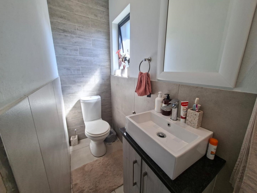 4 Bedroom Property for Sale in Pinehaven Gauteng