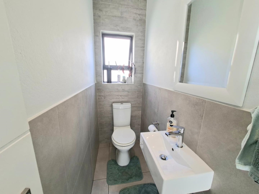 4 Bedroom Property for Sale in Pinehaven Gauteng
