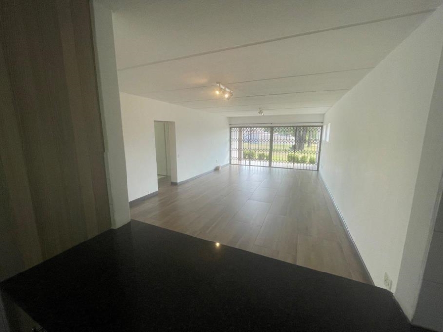 To Let 2 Bedroom Property for Rent in Lonehill Gauteng