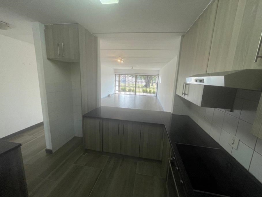 To Let 2 Bedroom Property for Rent in Lonehill Gauteng
