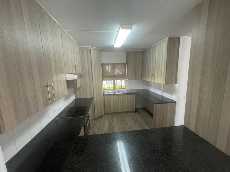 To Let 2 Bedroom Property for Rent in Lonehill Gauteng