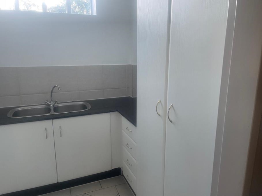 To Let 2 Bedroom Property for Rent in Illovo Gauteng