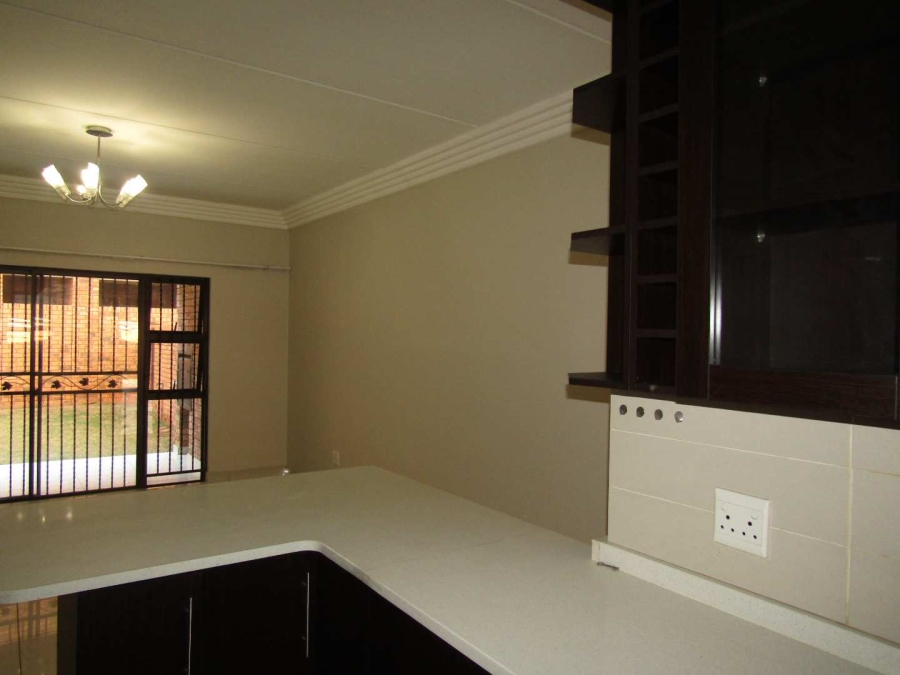 2 Bedroom Property for Sale in Ravenswood Gauteng