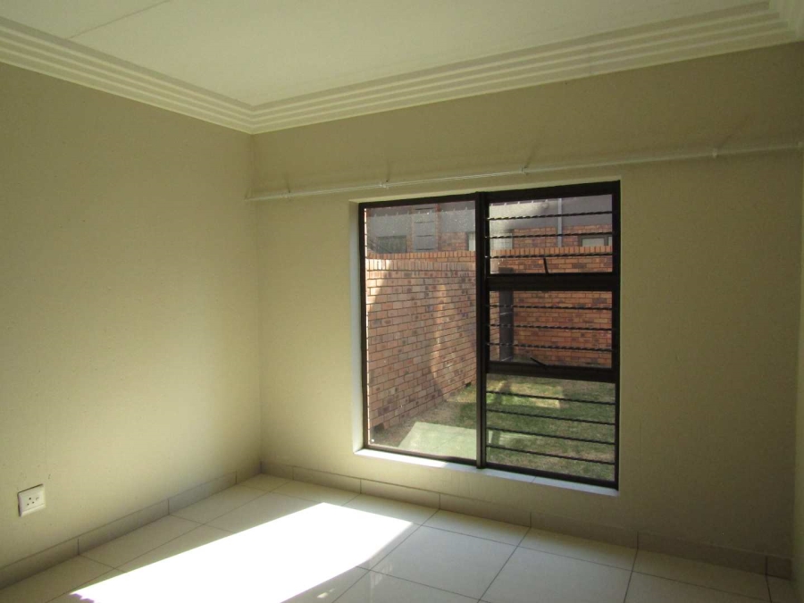 2 Bedroom Property for Sale in Ravenswood Gauteng