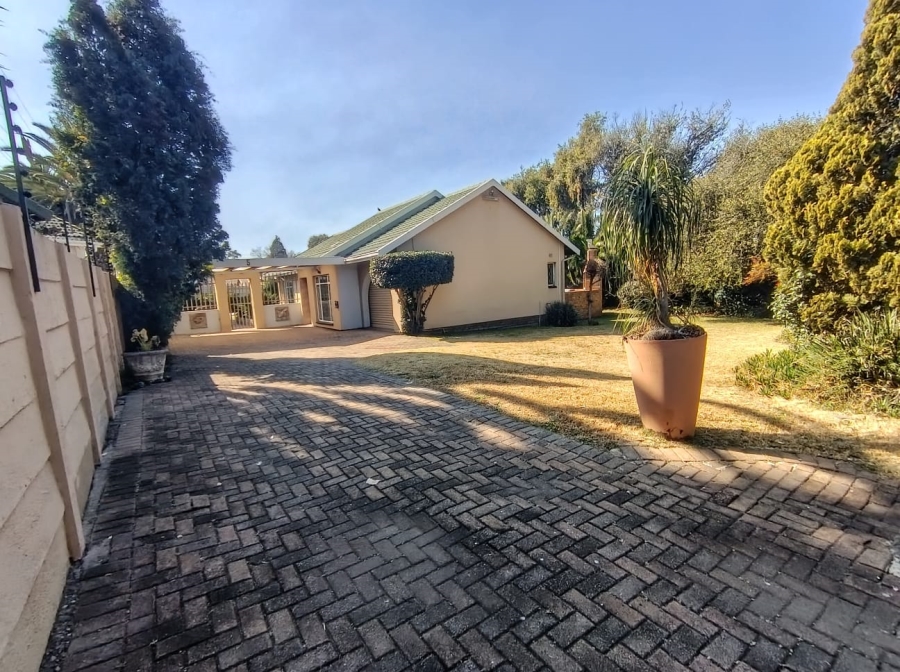 3 Bedroom Property for Sale in Brackendowns Gauteng