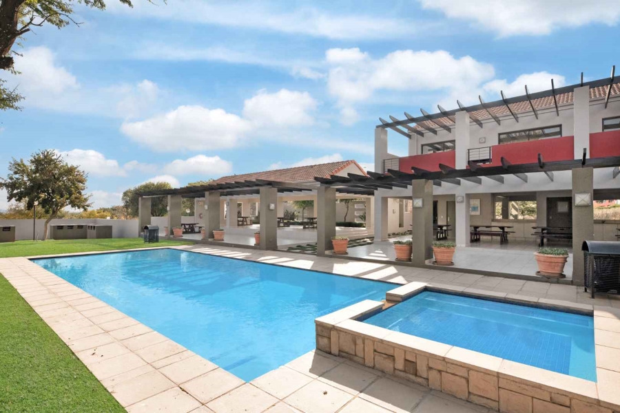 To Let 2 Bedroom Property for Rent in Fourways Gauteng