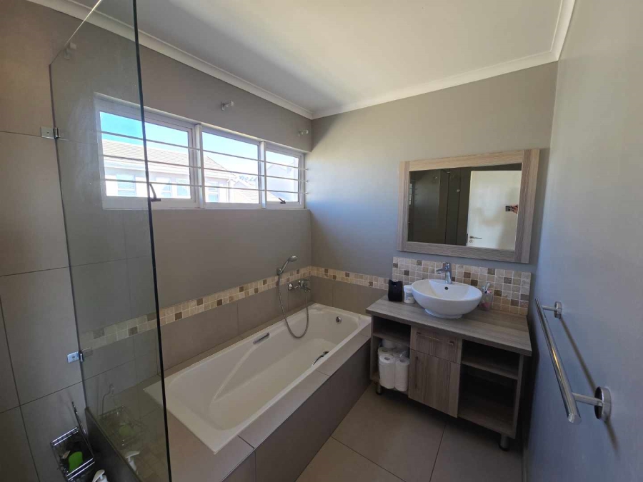 3 Bedroom Property for Sale in Blue Hills Gauteng