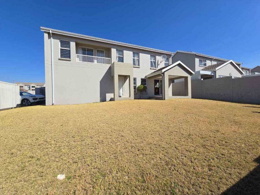 3 Bedroom Property for Sale in Blue Hills Gauteng