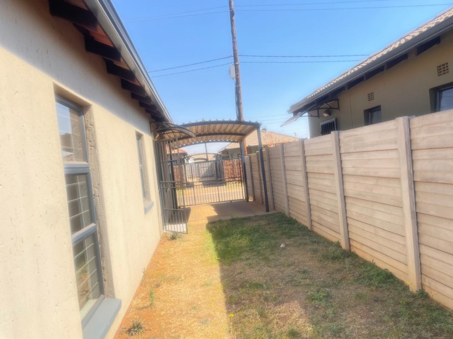 3 Bedroom Property for Sale in Protea Glen Gauteng