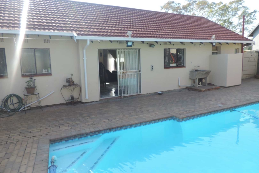 3 Bedroom Property for Sale in Brackendowns Gauteng