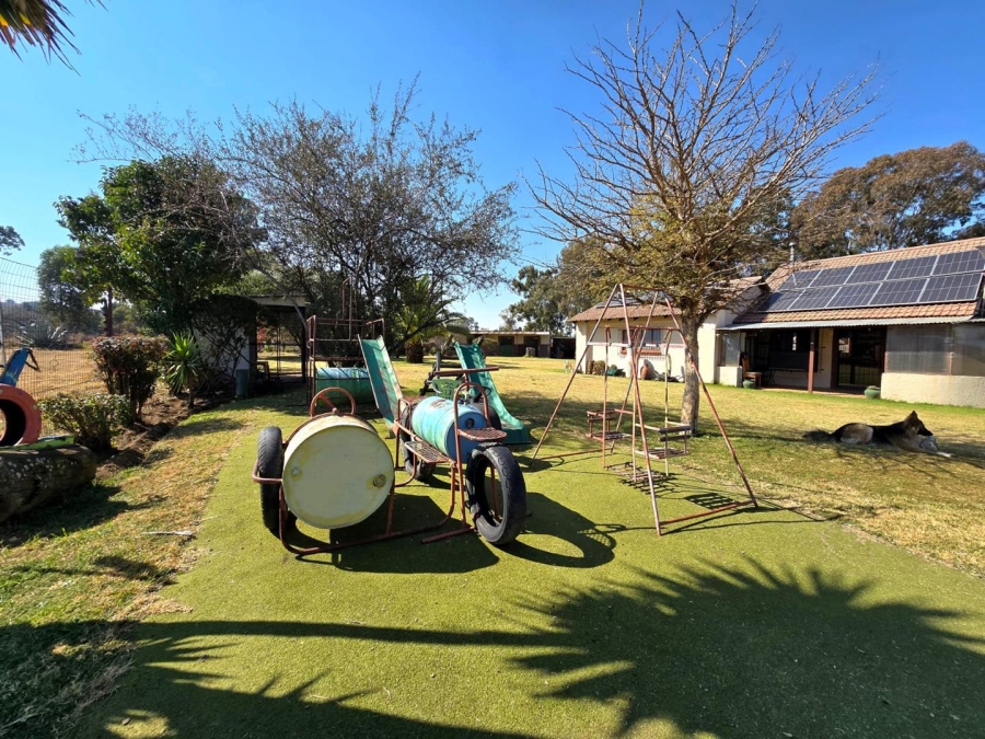 7 Bedroom Property for Sale in Homestead Apple Orchards Gauteng