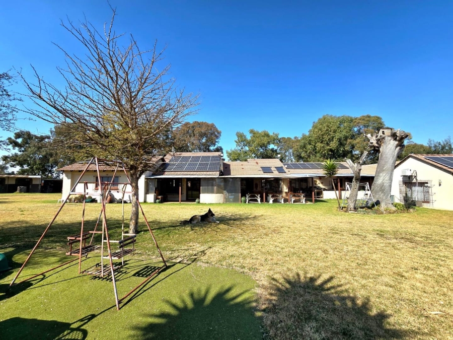 7 Bedroom Property for Sale in Homestead Apple Orchards Gauteng