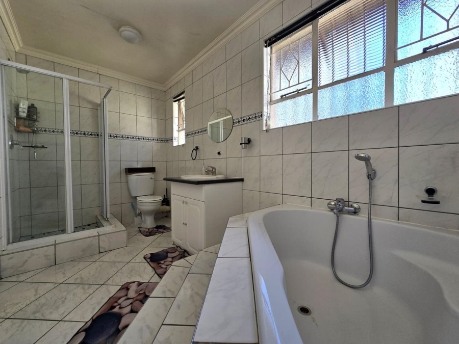 7 Bedroom Property for Sale in Homestead Apple Orchards Gauteng