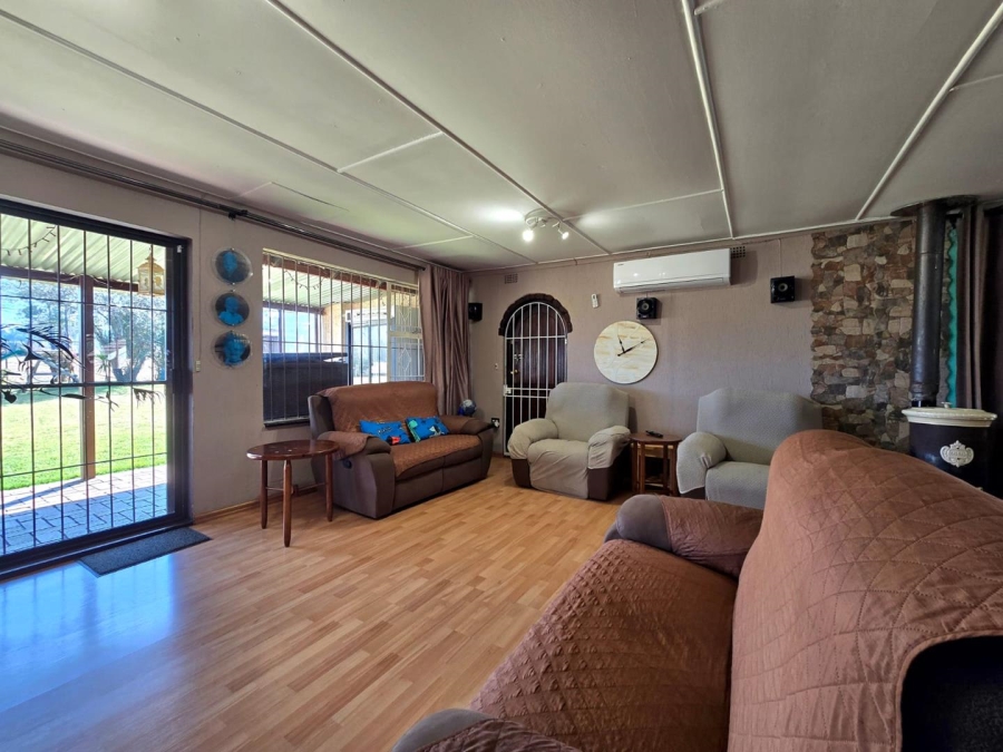 7 Bedroom Property for Sale in Homestead Apple Orchards Gauteng