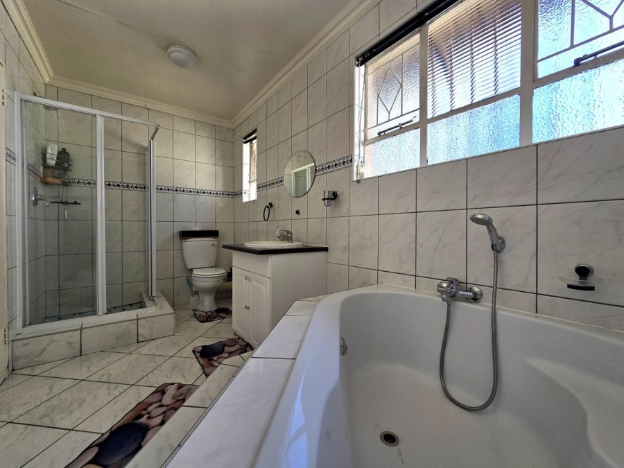 7 Bedroom Property for Sale in Homestead Apple Orchards Gauteng