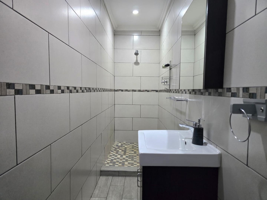 7 Bedroom Property for Sale in Homestead Apple Orchards Gauteng