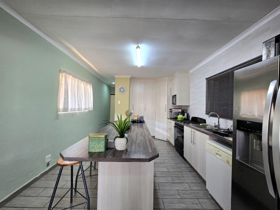 7 Bedroom Property for Sale in Homestead Apple Orchards Gauteng