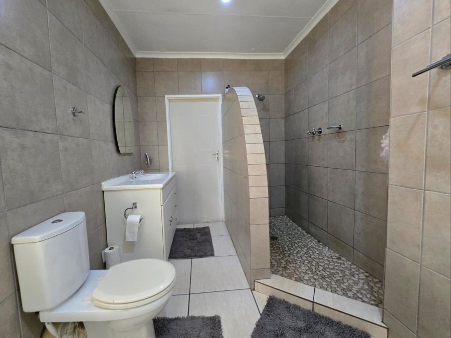 7 Bedroom Property for Sale in Homestead Apple Orchards Gauteng