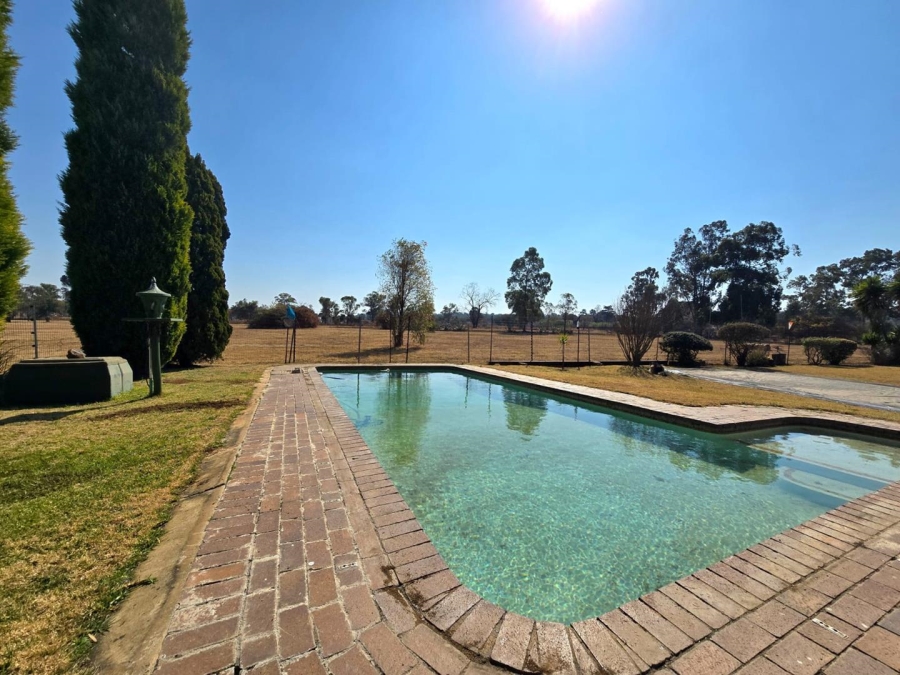 7 Bedroom Property for Sale in Homestead Apple Orchards Gauteng
