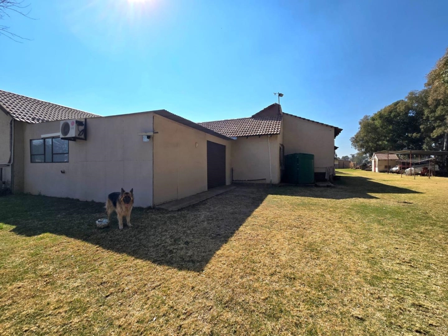 7 Bedroom Property for Sale in Homestead Apple Orchards Gauteng