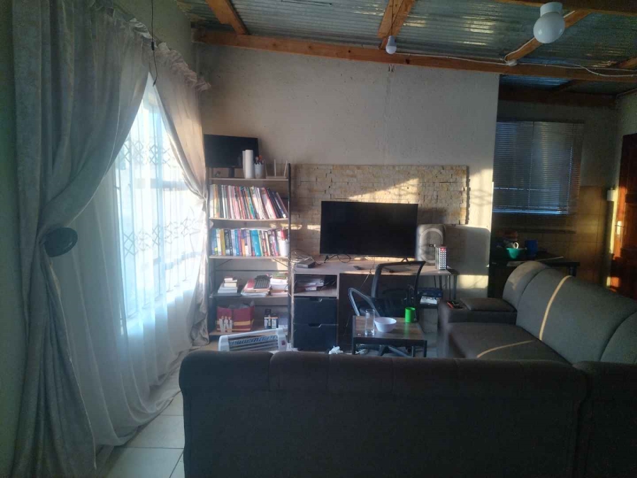 2 Bedroom Property for Sale in Winterveldt Gauteng