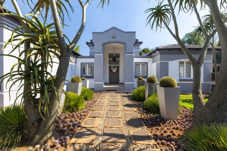 5 Bedroom Property for Sale in Silver Lakes Golf Estate Gauteng