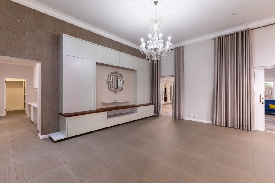 5 Bedroom Property for Sale in Silver Lakes Golf Estate Gauteng