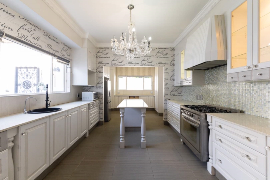 5 Bedroom Property for Sale in Silver Lakes Golf Estate Gauteng