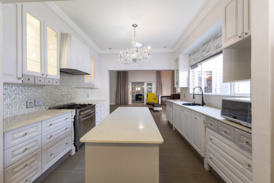 5 Bedroom Property for Sale in Silver Lakes Golf Estate Gauteng