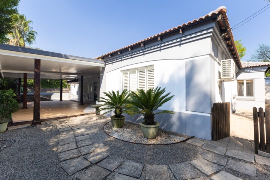 5 Bedroom Property for Sale in Silver Lakes Golf Estate Gauteng