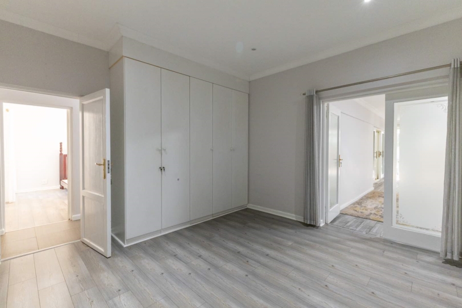 5 Bedroom Property for Sale in Silver Lakes Golf Estate Gauteng