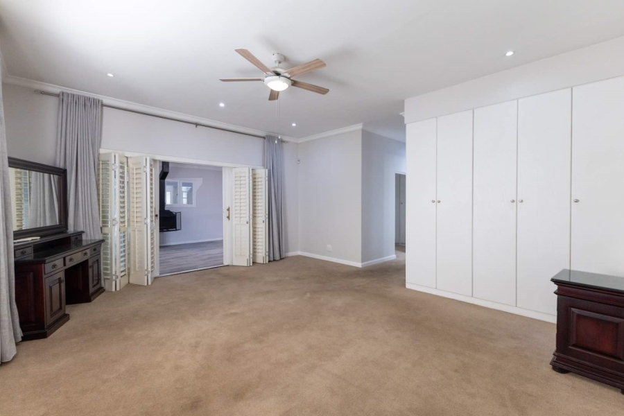 5 Bedroom Property for Sale in Silver Lakes Golf Estate Gauteng