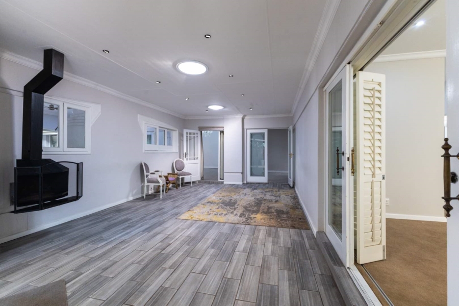 5 Bedroom Property for Sale in Silver Lakes Golf Estate Gauteng