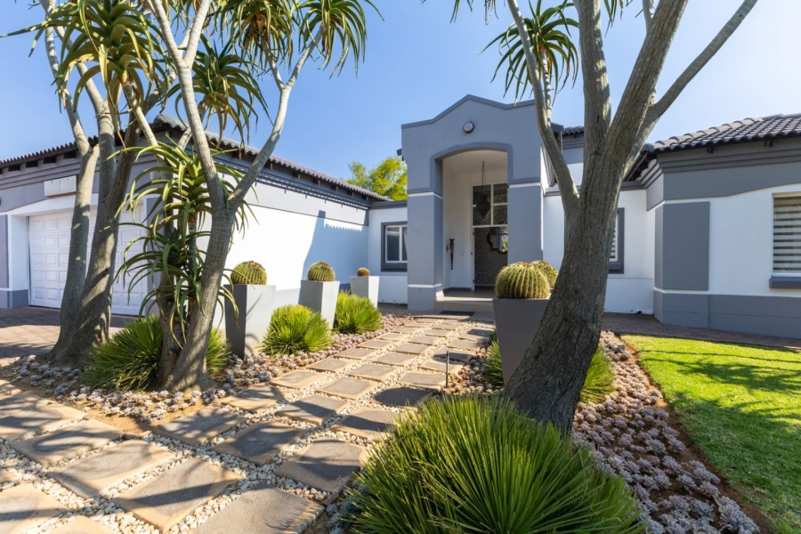 5 Bedroom Property for Sale in Silver Lakes Golf Estate Gauteng
