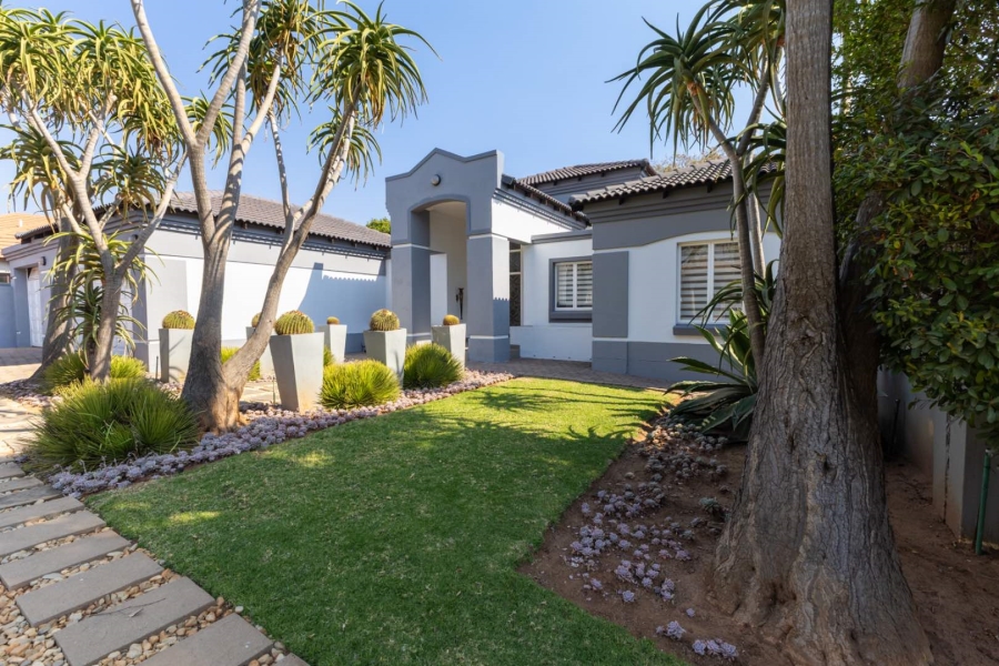 5 Bedroom Property for Sale in Silver Lakes Golf Estate Gauteng