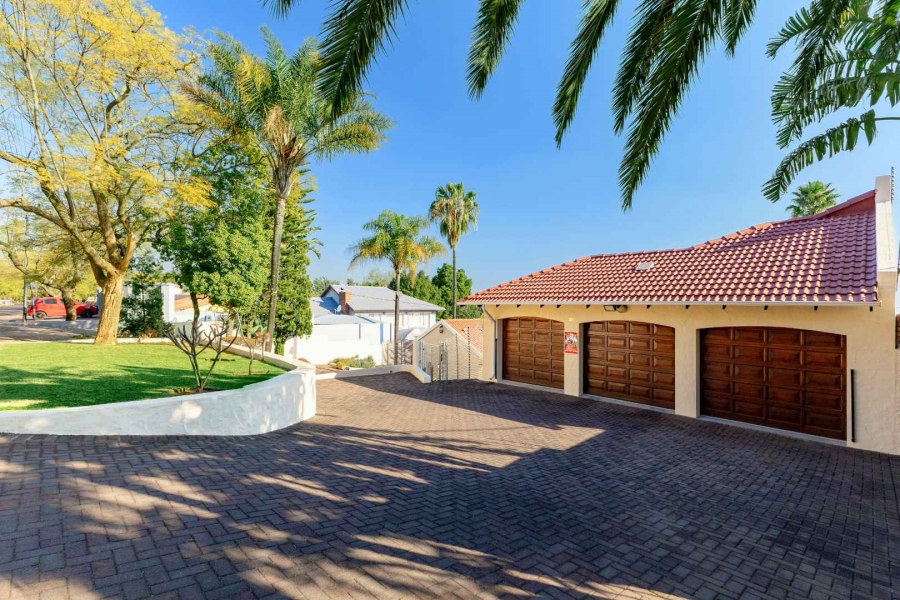 5 Bedroom Property for Sale in Waterkloof Ridge Gauteng